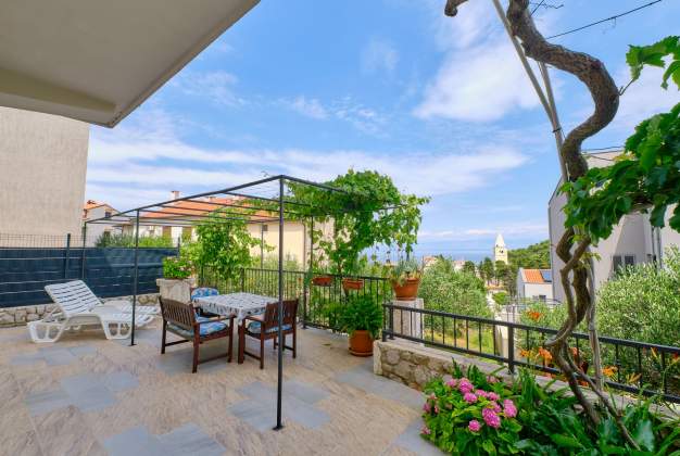 Apartment Lara 5 family accommodation near the center and the beach, Mali Lošinj