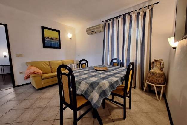 Apartment Lejla 1, romantic terrace for 4-5 people, Mali Lošinj