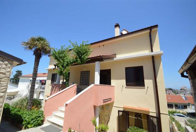 Apartment Lejla 1, romantic terrace for 4-5 people, Mali Lošinj