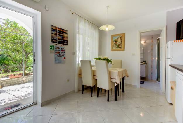 Apartmaji  Lily 2 -Družinam prijazen apartma blizu morja in centra Malega Lošinja