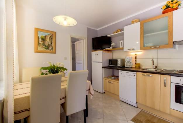 Apartmaji  Lily 2 -Družinam prijazen apartma blizu morja in centra Malega Lošinja