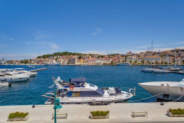 Ferienwohnungen Lisa 1 -  ein elegantes Apartment mit Blick auf den Hafen, Mali Losinj, Kroatien.