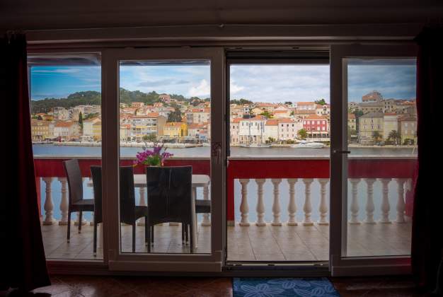 Ferienwohnungen Lisa 2 - mit einem attraktiven Blick auf den Hafen und das Meer Mali Losinj, Kroatia – 1