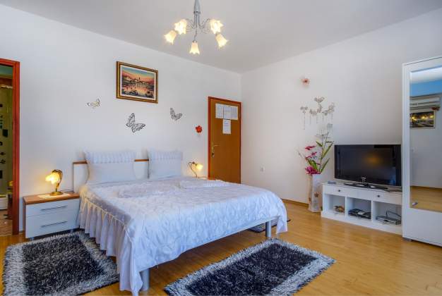 Apartmaji Lisa 2 - z atraktivnim pogledom na pristanišče in morje, Mali Lošinj, Hrvaška.