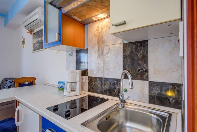 Apartmaji Lisa 2 - z atraktivnim pogledom na pristanišče in morje, Mali Lošinj, Hrvaška.