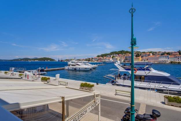 Apartment Lisa 2 - with an attractive view of the harbor and the sea, Mali Lošinj, Croatia.