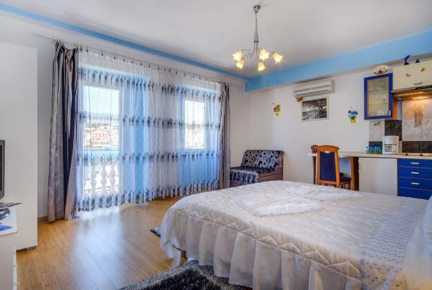 Apartment Lisa 2 - with an attractive view of the harbor and the sea, Mali Lošinj, Croatia.