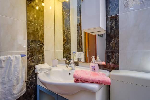 Apartment Lisa 2 - with an attractive view of the harbor and the sea, Mali Lošinj, Croatia. – 11