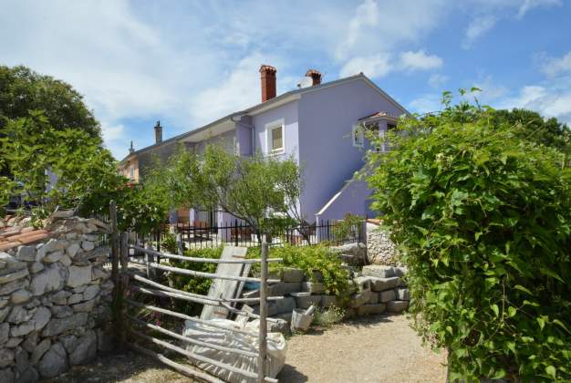 Apartment Luana 2 steps from Valdarke beach for three people, Mali Lošinj