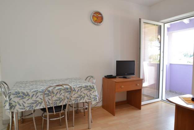Apartment Luana 2 steps from Valdarke beach for three people, Mali Lošinj