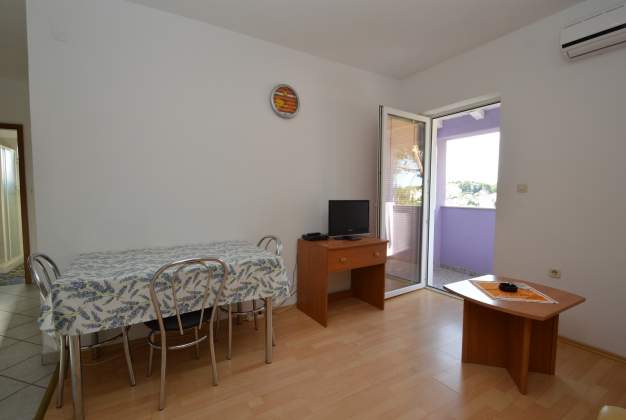 Apartment Luana 2 steps from Valdarke beach for three people, Mali Lošinj