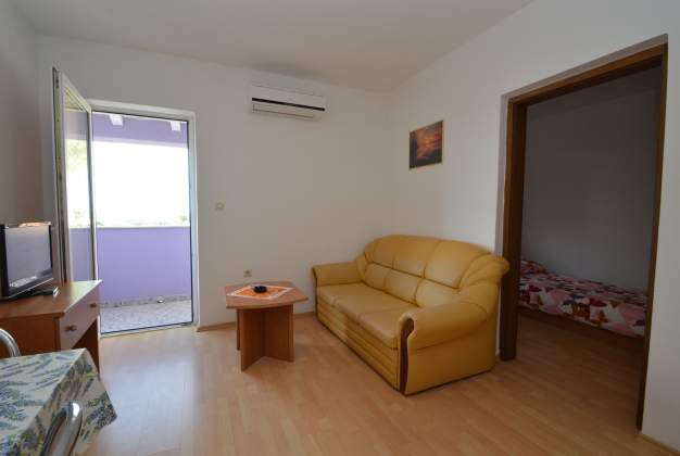 Apartment Luana 2 steps from Valdarke beach for three people, Mali Lošinj