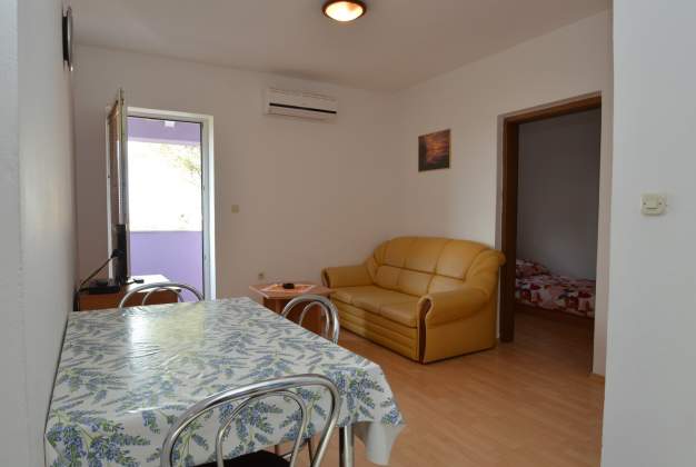 Apartment Luana 2 steps from Valdarke beach for three people, Mali Lošinj