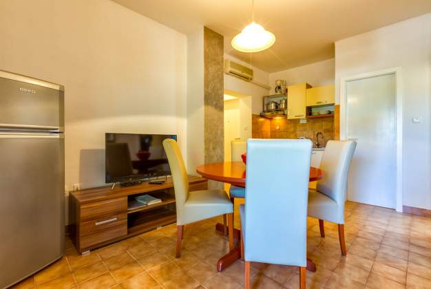 Apartment Adria 3 – Comfort and Relaxation by the Beach, Mali Losinj – 3