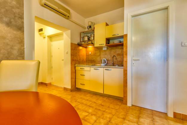 Apartment Adria 3 – Comfort and Relaxation by the Beach, Mali Losinj – 9