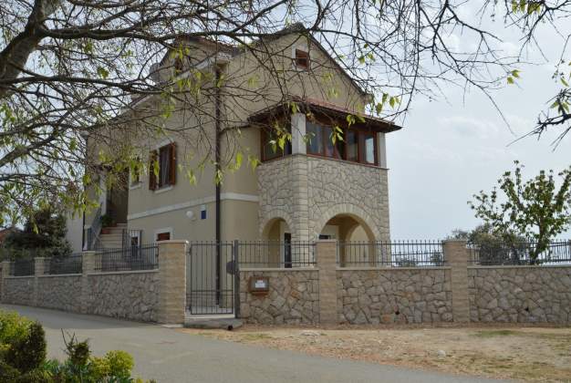 Apartment Ljiljana 1 accommodation for 2-3 people in Punta Križa, Cres