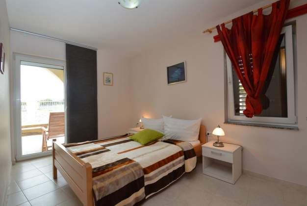 Apartment Ljiljana 1 accommodation for 2-3 people in Punta Križa, Cres