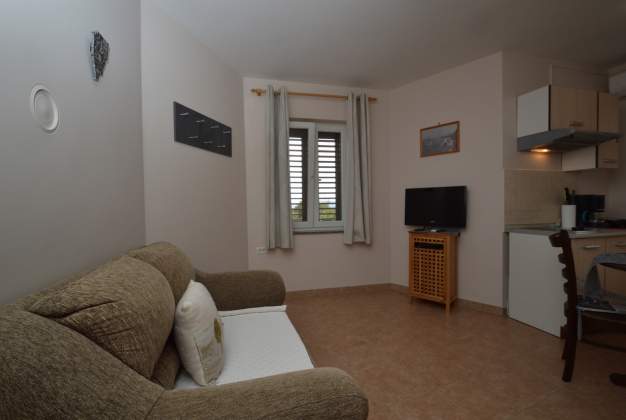 Apartment Ljiljana 1 accommodation for 2-3 people in Punta Križa, Cres
