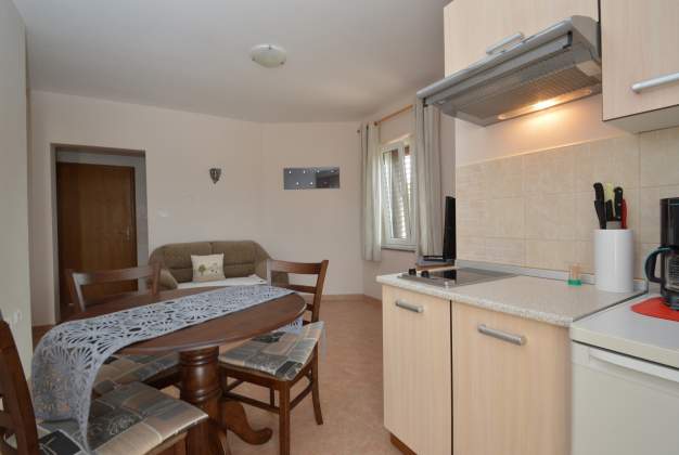 Apartment Ljiljana 1 accommodation for 2-3 people in Punta Križa, Cres