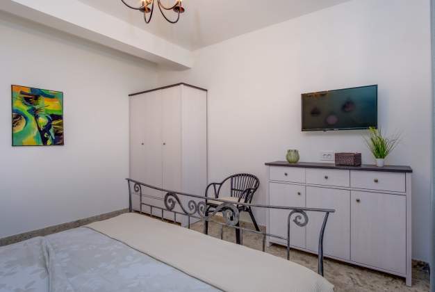 Apartment Medea, an elegant apartment with a sea view for two people - Mali Lošinj, Croatia