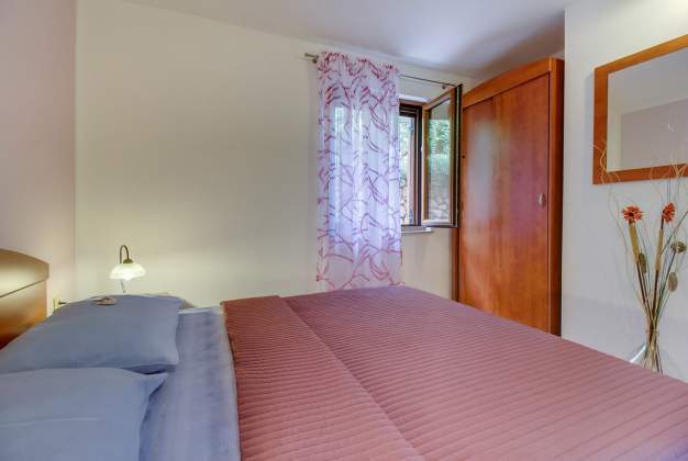 Apartment Melisa 1 surrounded by garden on the ground floor by 3 persons, Mali Lošinj.