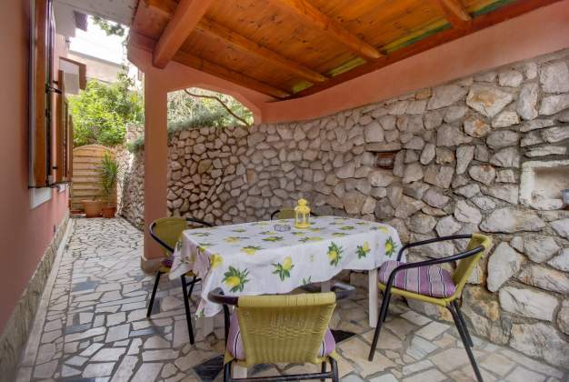 Apartment Melisa 1 surrounded by Mediterranean garden on the ground floor by 3 persons, Mali Lošinj.