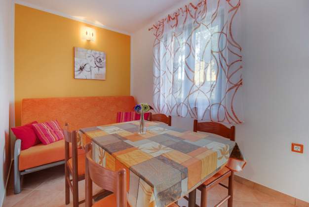 Apartment Melisa 1 surrounded by Mediterranean garden on the ground floor by 3 persons, Mali Lošinj.