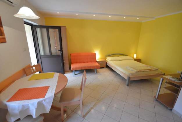 Apartment Neda 2 - simple and relaxing vacation for 2 people Mali Losinj