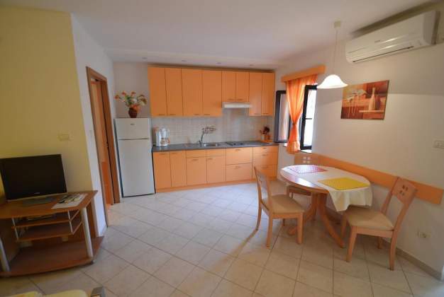 Apartment Neda 2 - simple and relaxing vacation for 2 people Mali Losinj