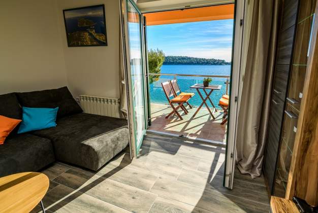 Apartment Kamelia sea view, for 3 people in Poljana, Mali Lošinj