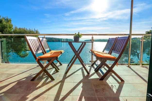 Apartment Kamelia sea view, for 3 people in Poljana, Mali Lošinj