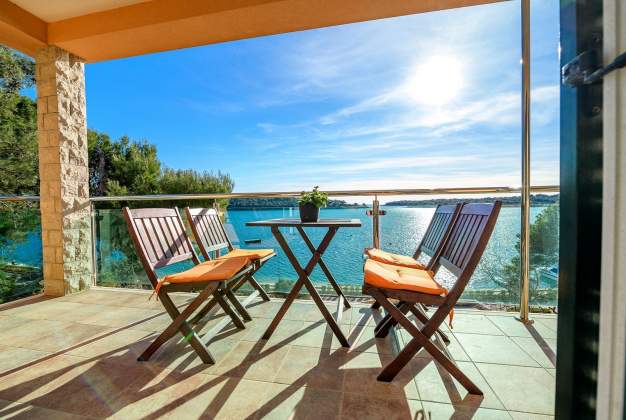 Apartment Kamelia sea view, for 3 people in Poljana, Mali Lošinj