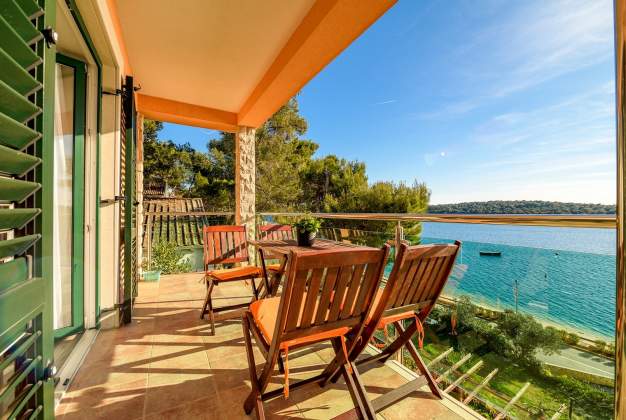 Apartment Kamelia sea view, for 3 people in Poljana, Mali Lošinj