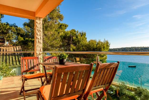 Apartment Kamelia sea view, for 3 people in Poljana, Mali Lošinj