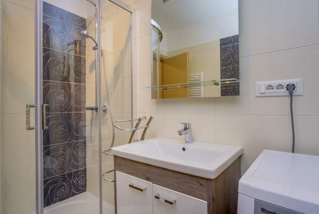 Apartment Lavanda with a view for three people in Poljana, Mali Lošinj
