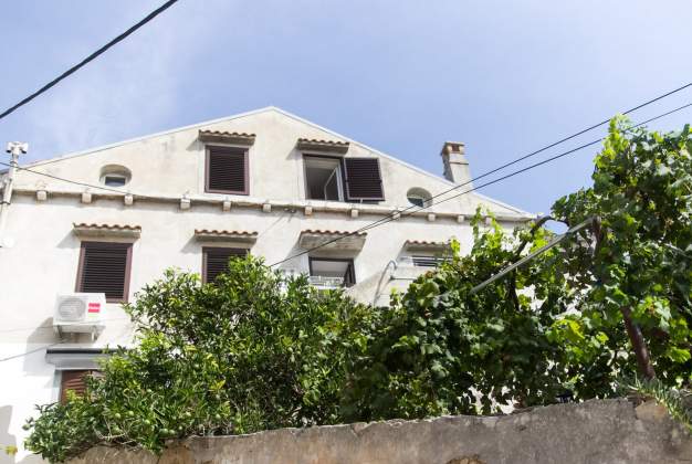 Apartment Nevia 1 charming accommodation in the old town, Mali Lošinj