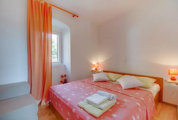 Apartment Nevia 1 charming accommodation in the old town, Mali Lošinj