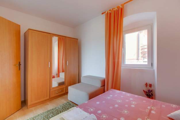 Apartment Nevia 1 charming accommodation in the old town, Mali Lošinj