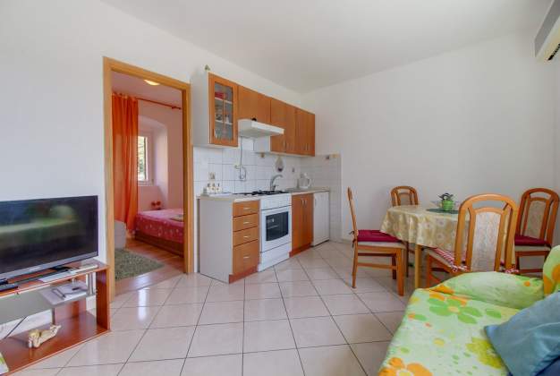 Apartment Nevia 1 charming accommodation in the old town, Mali Lošinj