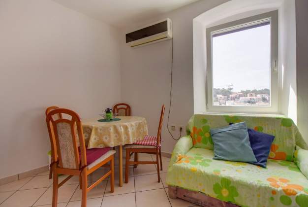 Apartment Nevia 1 charming accommodation in the old town, Mali Lošinj
