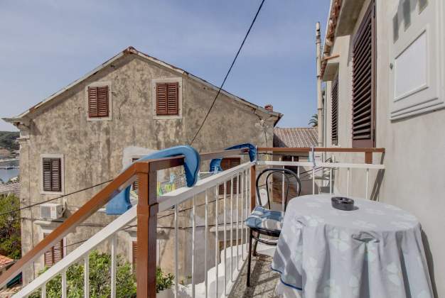 Apartment Nevia 1 charming accommodation in the old town, Mali Lošinj