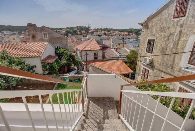 Apartment Nevia 1 charming accommodation in the old town, Mali Lošinj