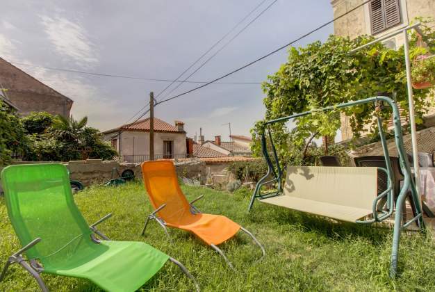 Apartment Nevia 1 charming accommodation in the old town, Mali Lošinj