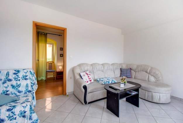 Apartment Nevia 2 accommodation for 4 people in the center of Mali Lošinj