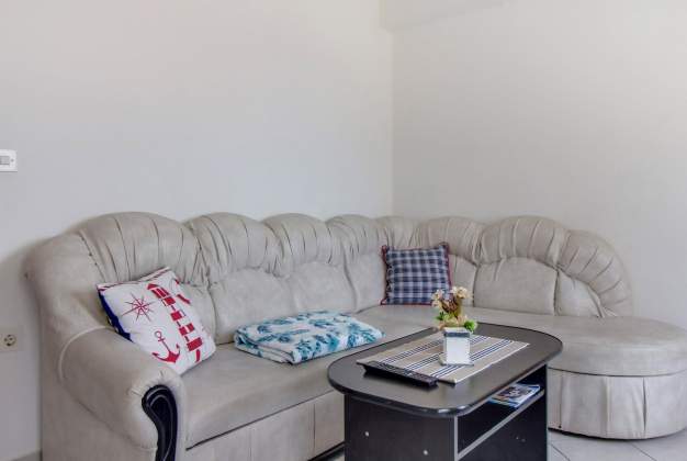 Apartment Nevia 2 accommodation for 4 people in the center of Mali Lošinj