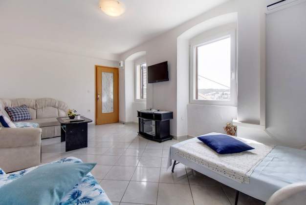Apartment Nevia 2 accommodation for 4 people in the center of Mali Lošinj