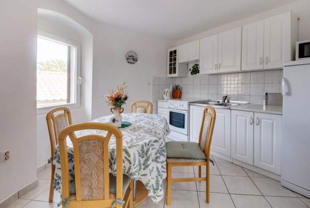 Apartment Nevia 2 accommodation for 4 people in the center of Mali Lošinj