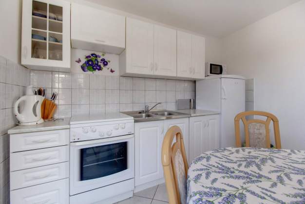 Apartment Nevia 2 accommodation for 4 people in the center of Mali Lošinj