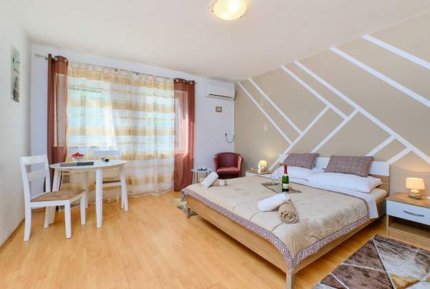 Apartment Nika 1, quiet stay by the sea for couples in Mali Lošinj