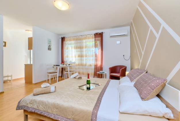 Apartment Nika 1, quiet stay by the sea for couples in Mali Lošinj
